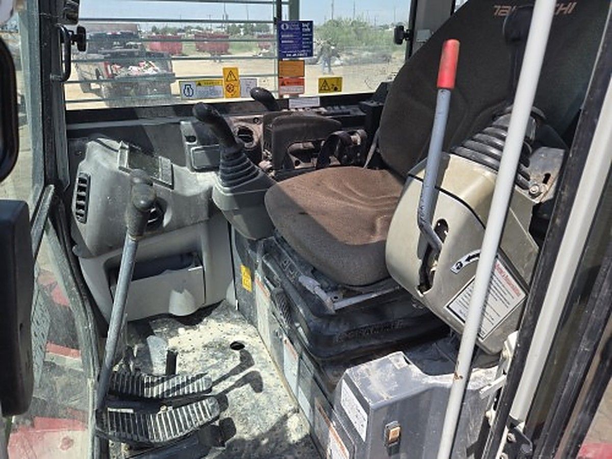 TAKEUCHI TB280FR photo 7