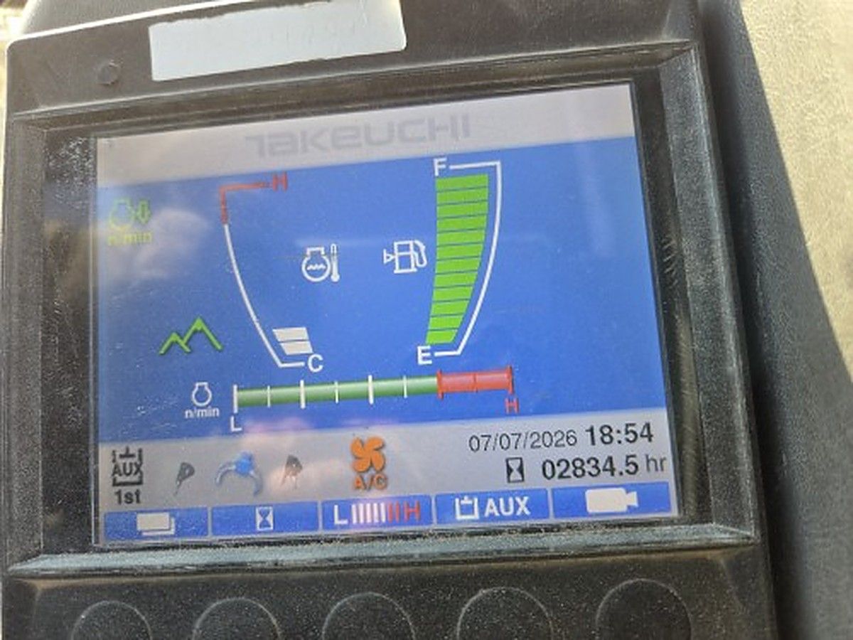TAKEUCHI TB290C photo 11