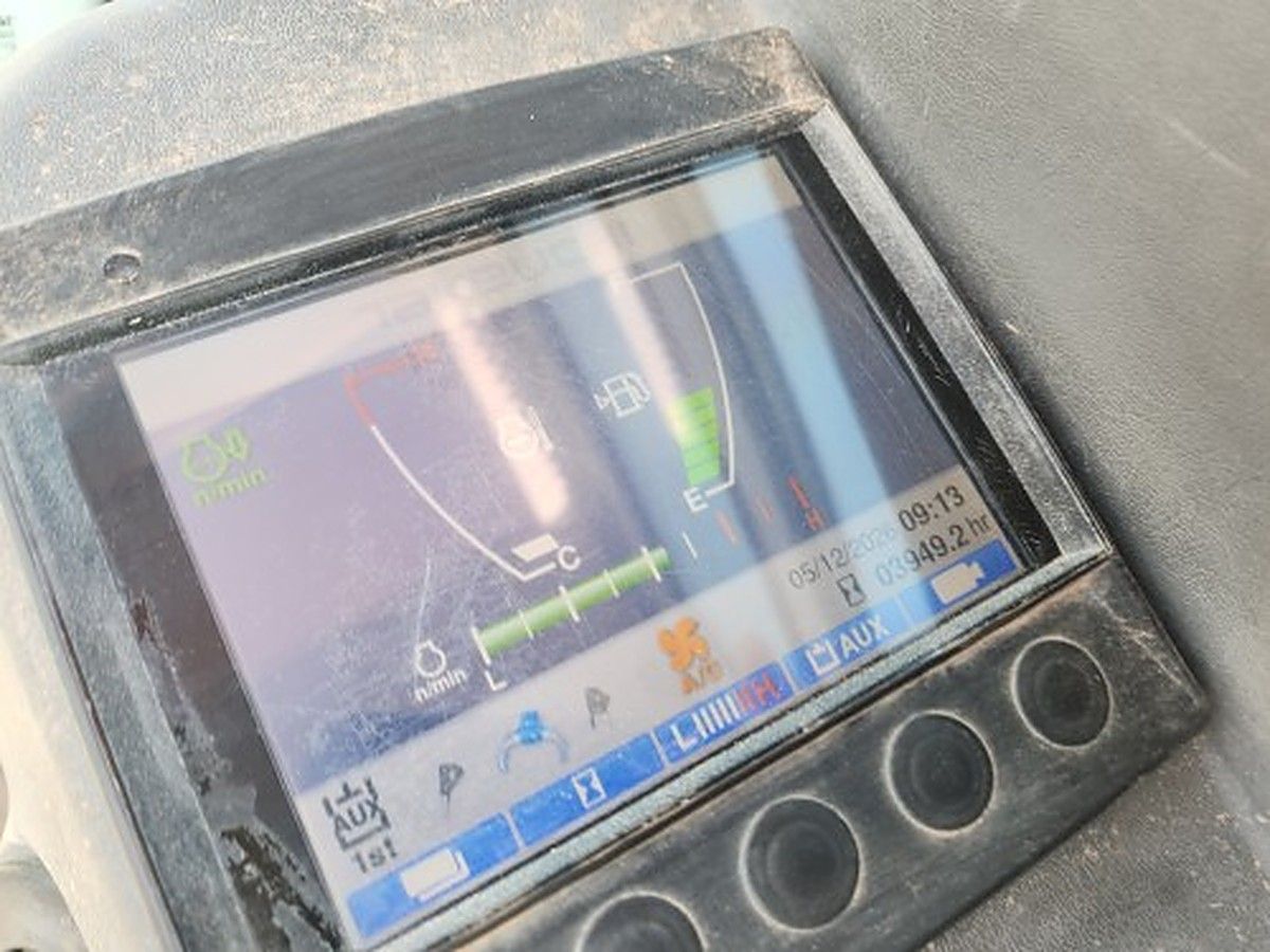 TAKEUCHI TB290C photo 8