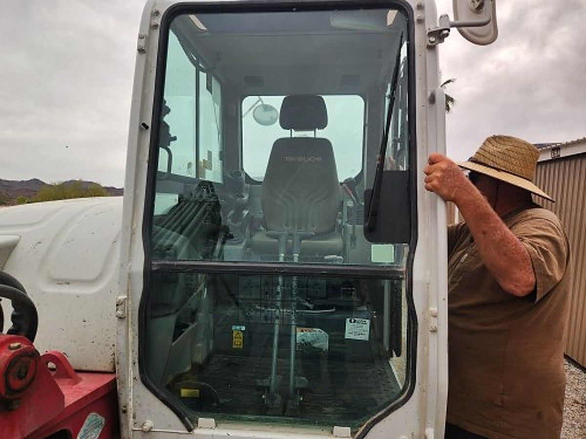 TAKEUCHI TB290C photo 9