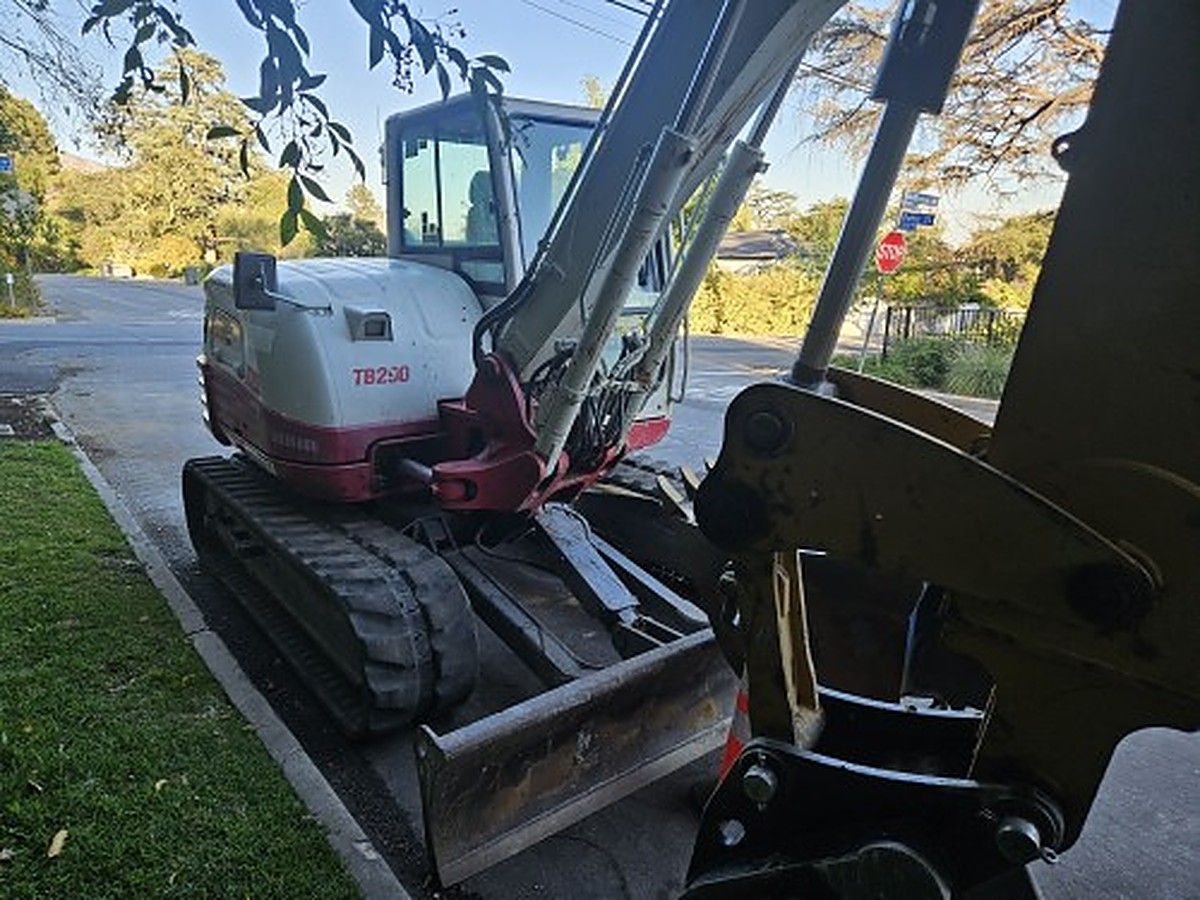 TAKEUCHI TB290C photo 2