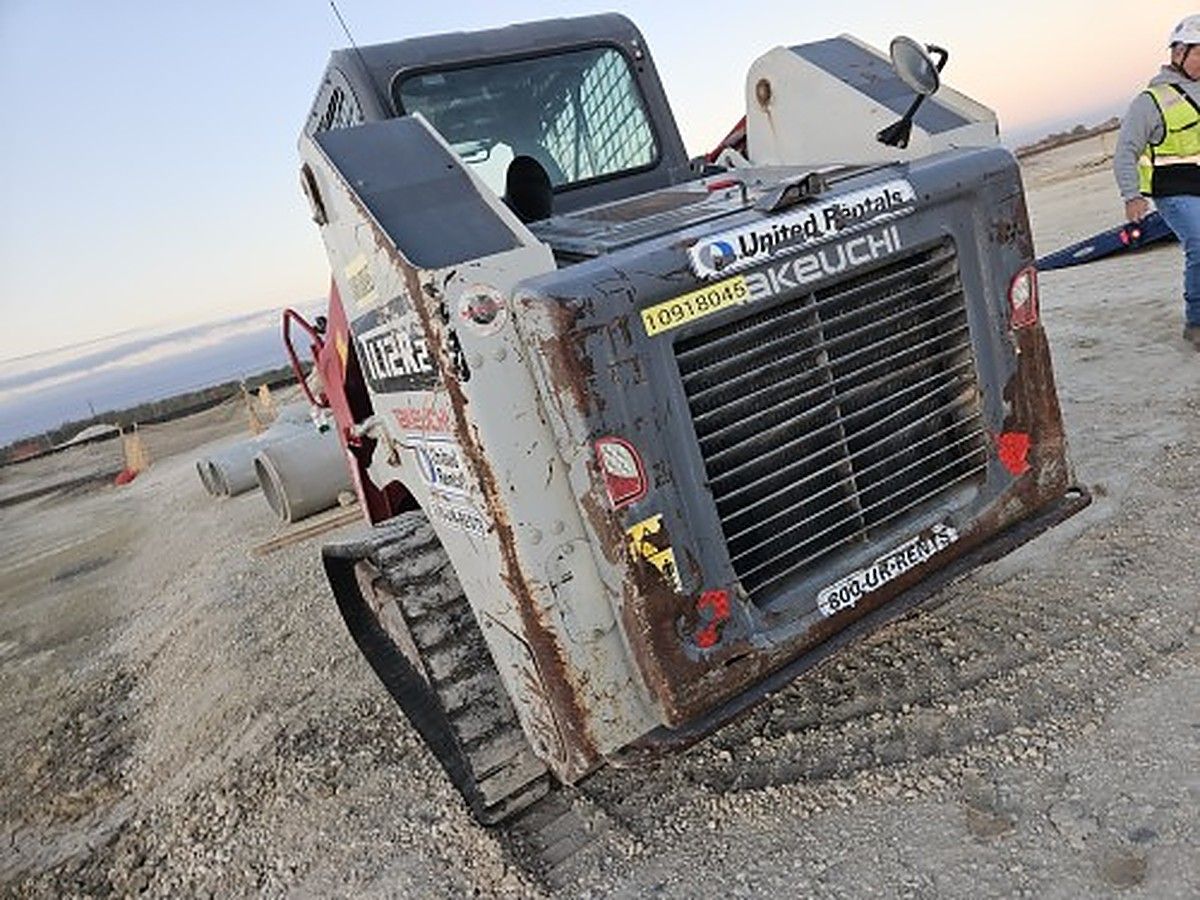 TAKEUCHI TL12R2-CR photo 9