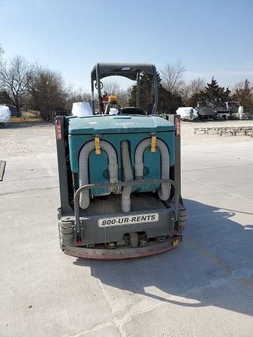 2019 TENNANT M-20 Sweeper/Scrubber Ride On