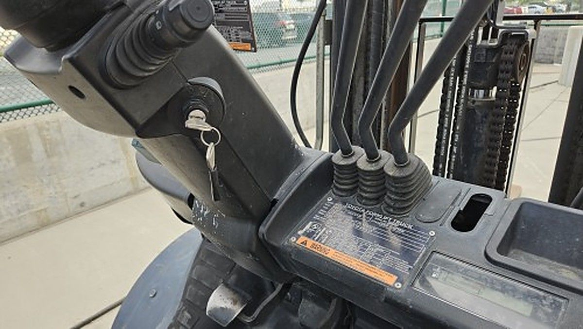 TOYOTA 8FGU25 photo 10