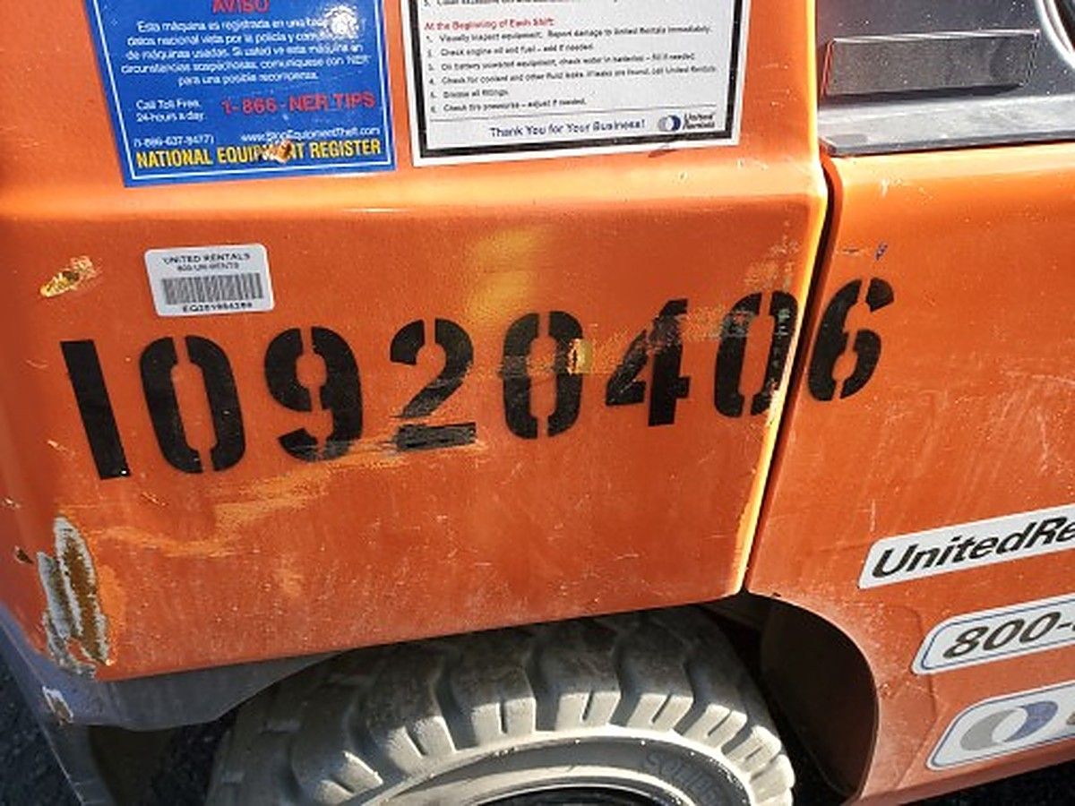 TOYOTA 8FGU25 photo 2