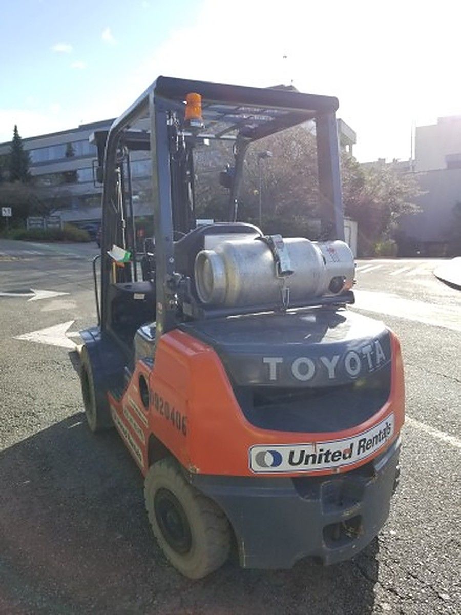 TOYOTA 8FGU25 photo 3