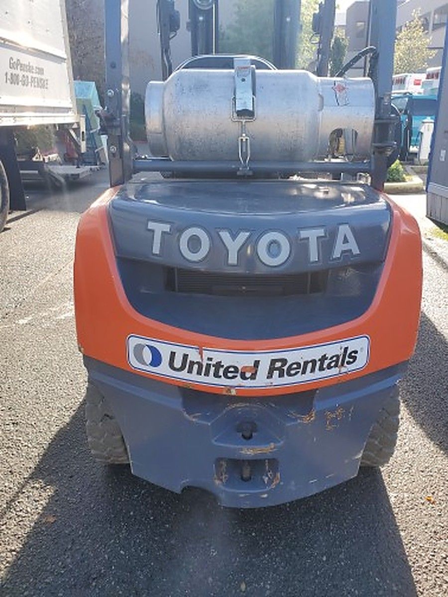 TOYOTA 8FGU25 photo 6