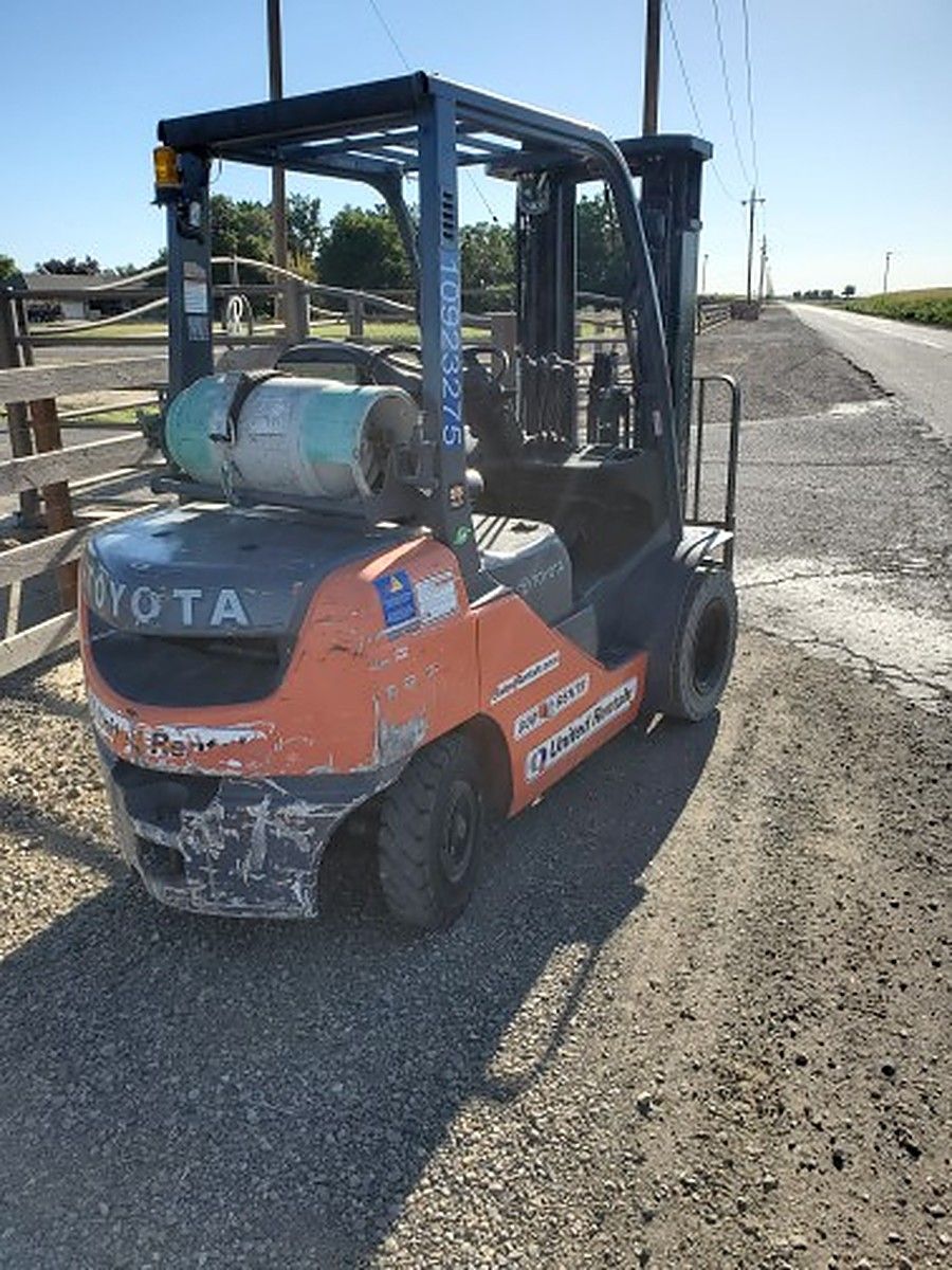 TOYOTA 8FGU25 photo 6