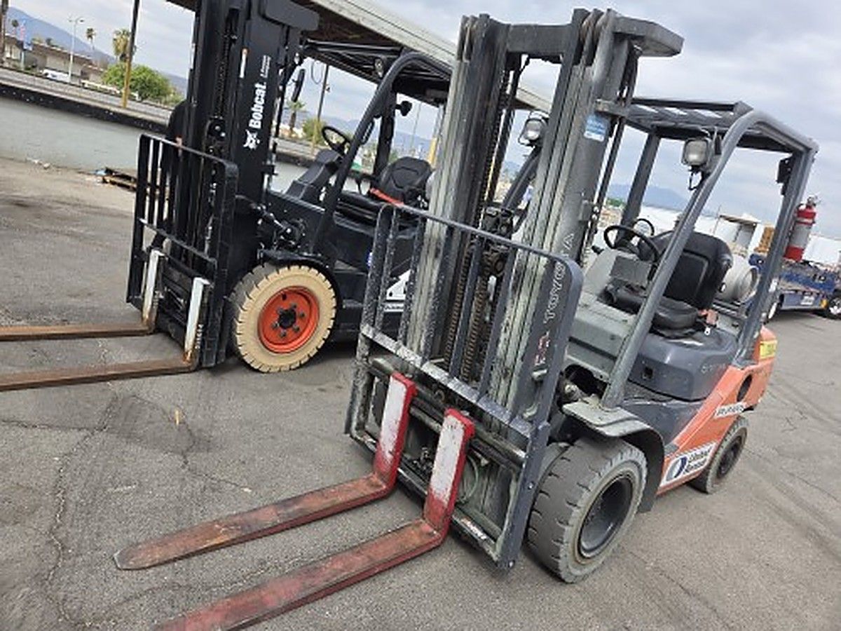 TOYOTA 8FGU25 photo 2