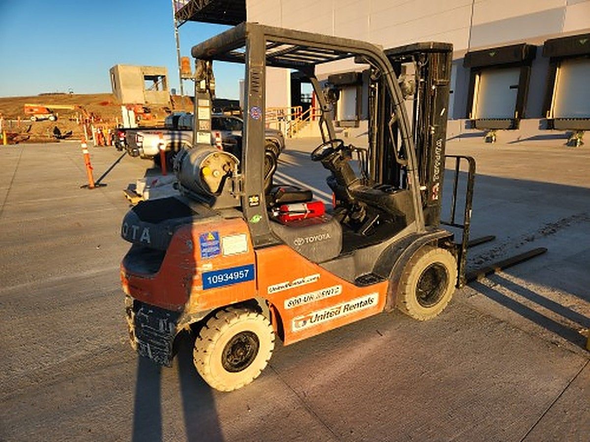 TOYOTA 8FGU25 photo 3