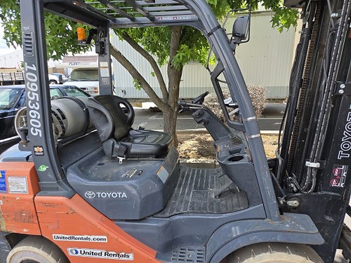 TOYOTA 8FGU25 photo 4