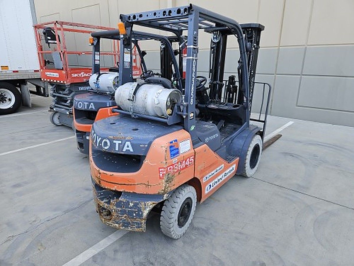 TOYOTA 8FGU25 photo 7