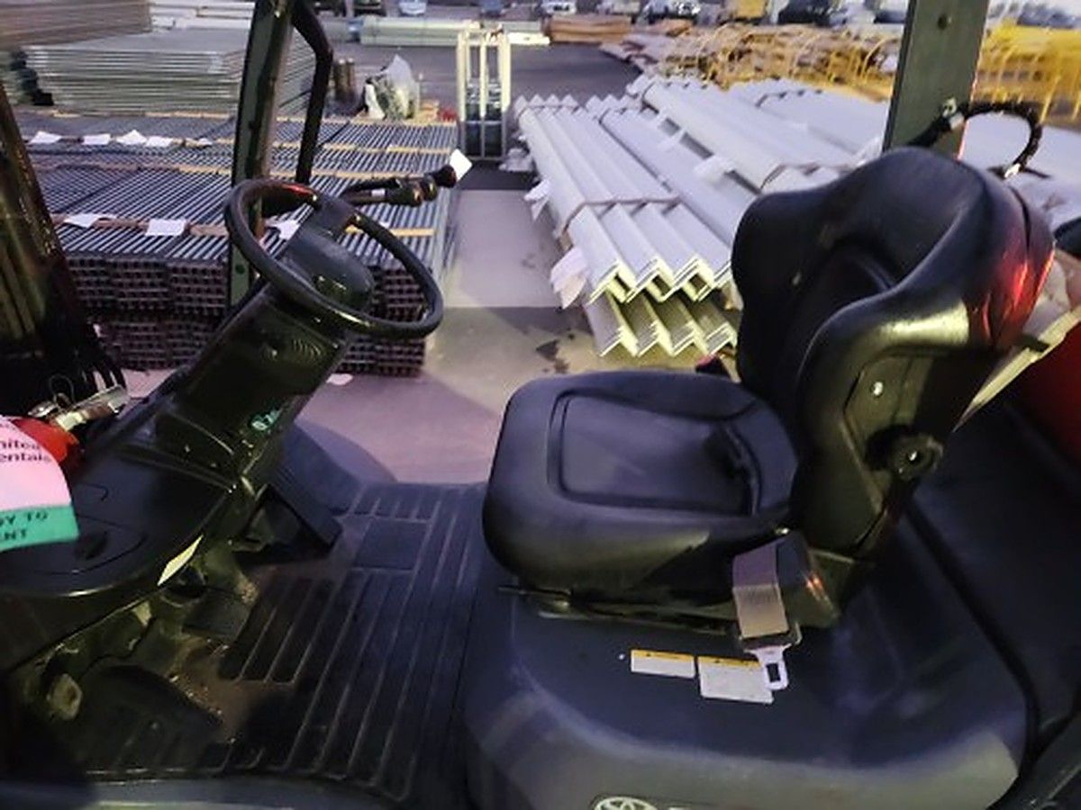 TOYOTA 8FGU25 photo 5