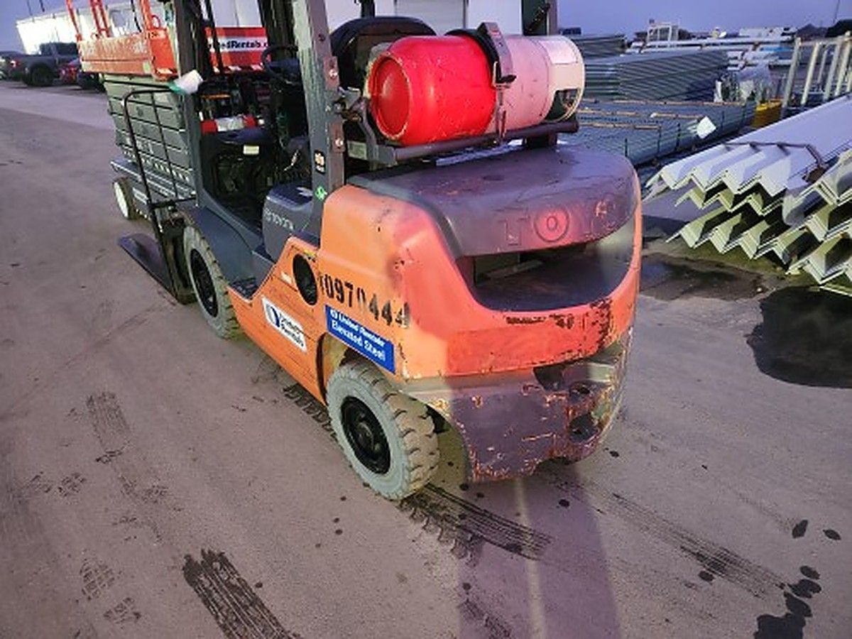 TOYOTA 8FGU25 photo 6