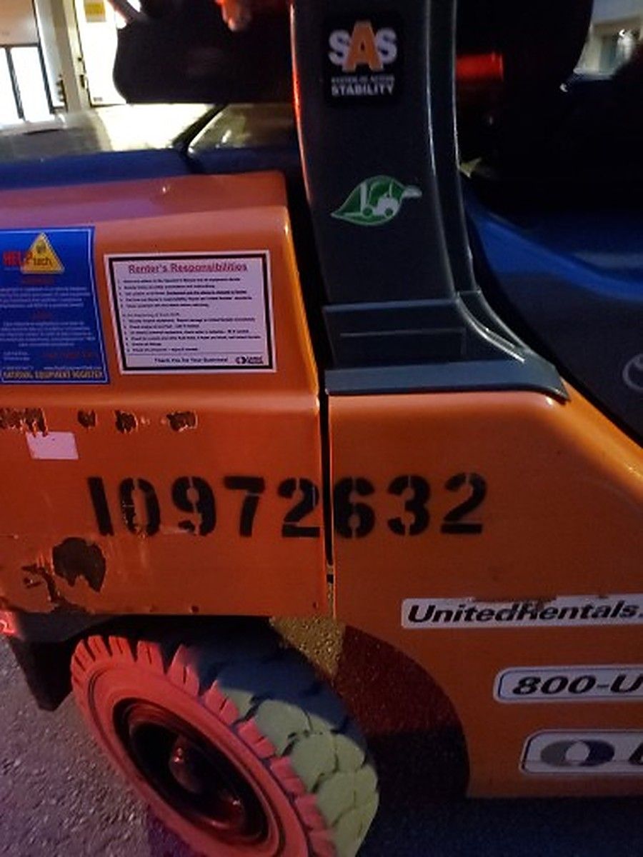 TOYOTA 8FGU25 photo 11