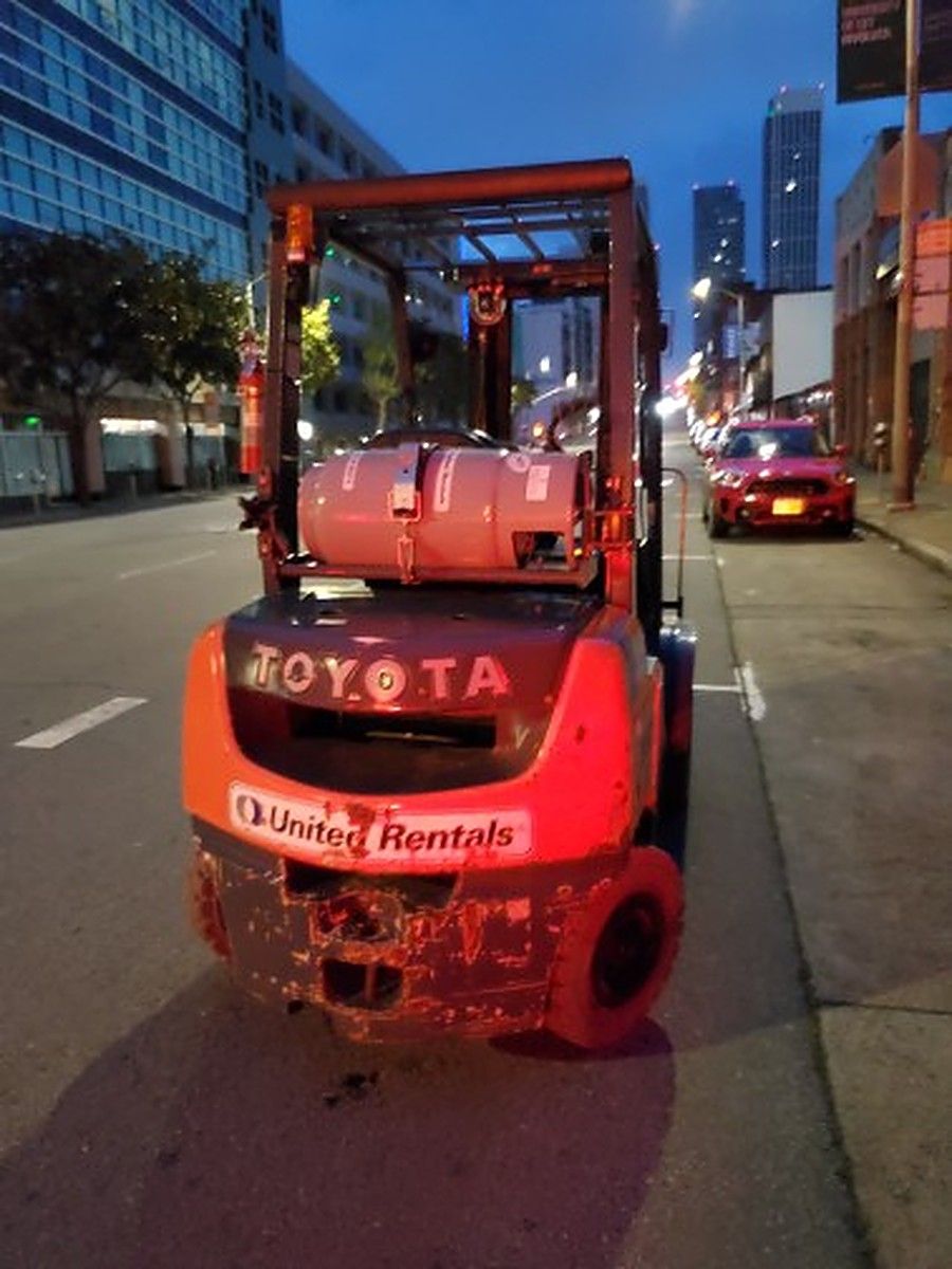 TOYOTA 8FGU25 photo 13