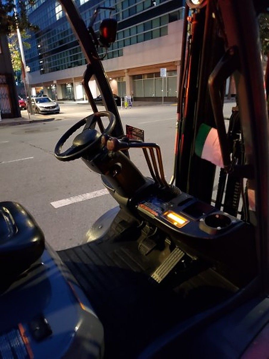 TOYOTA 8FGU25 photo 15