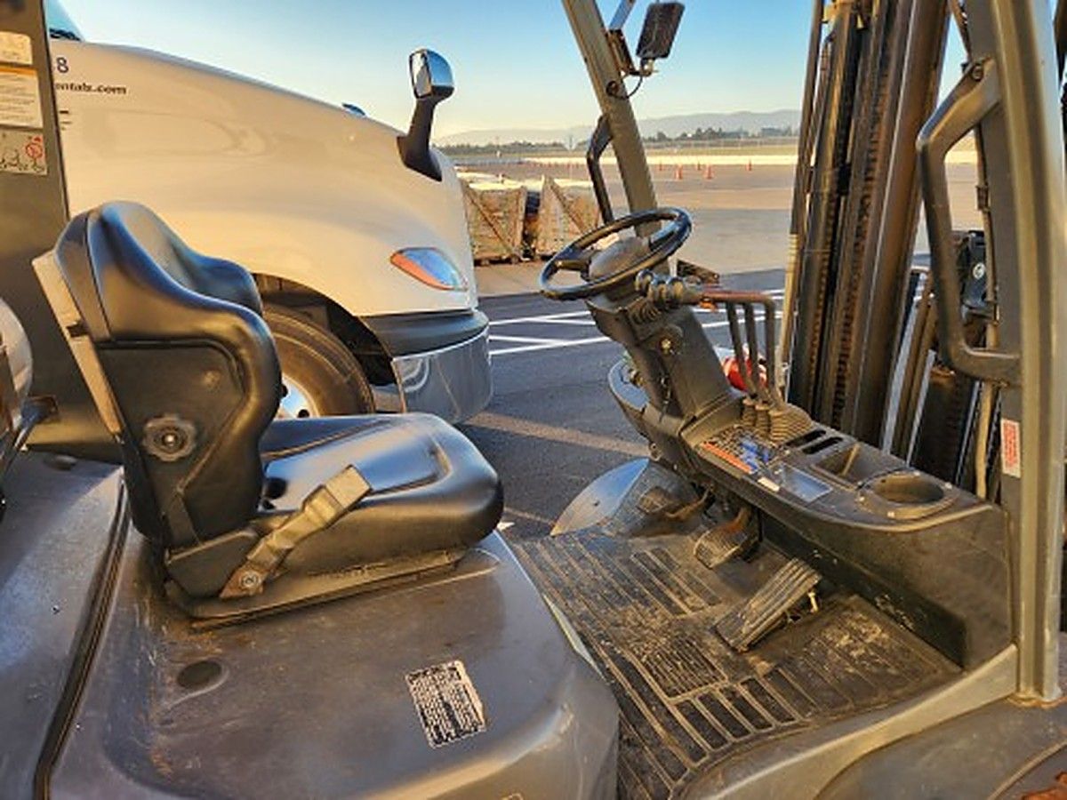 TOYOTA 8FGU25 photo 3