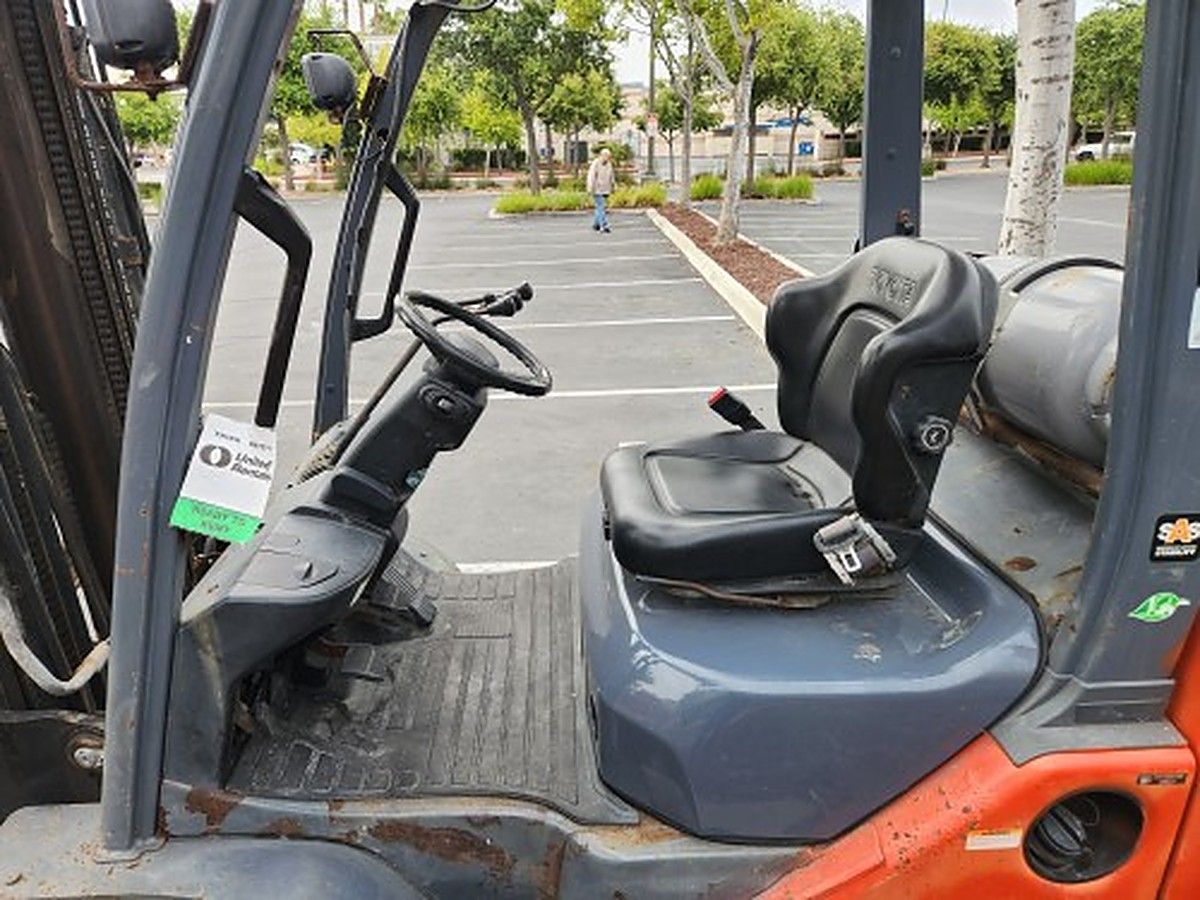 TOYOTA 8FGU25 photo 4
