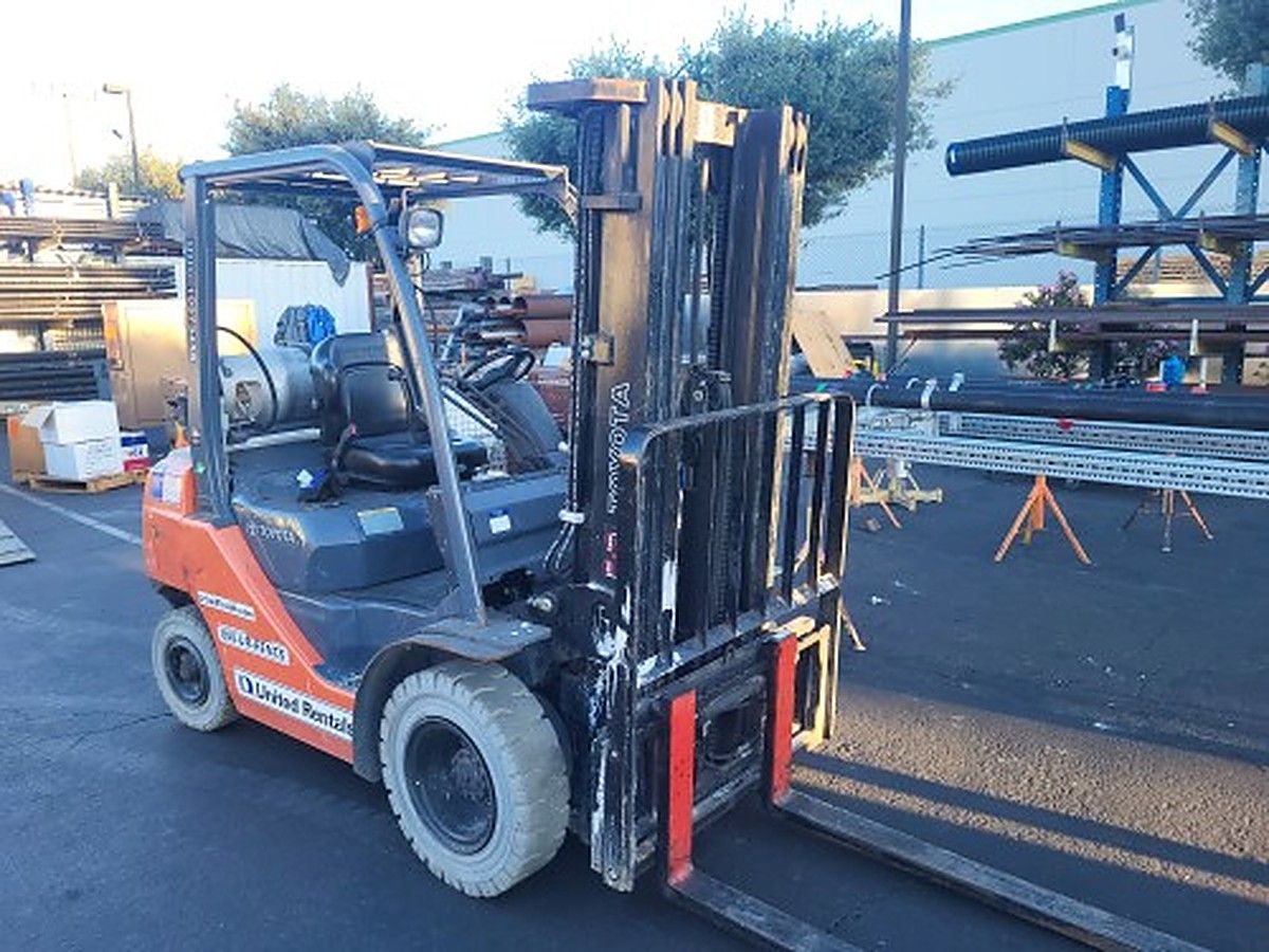 TOYOTA 8FGU25 photo 3