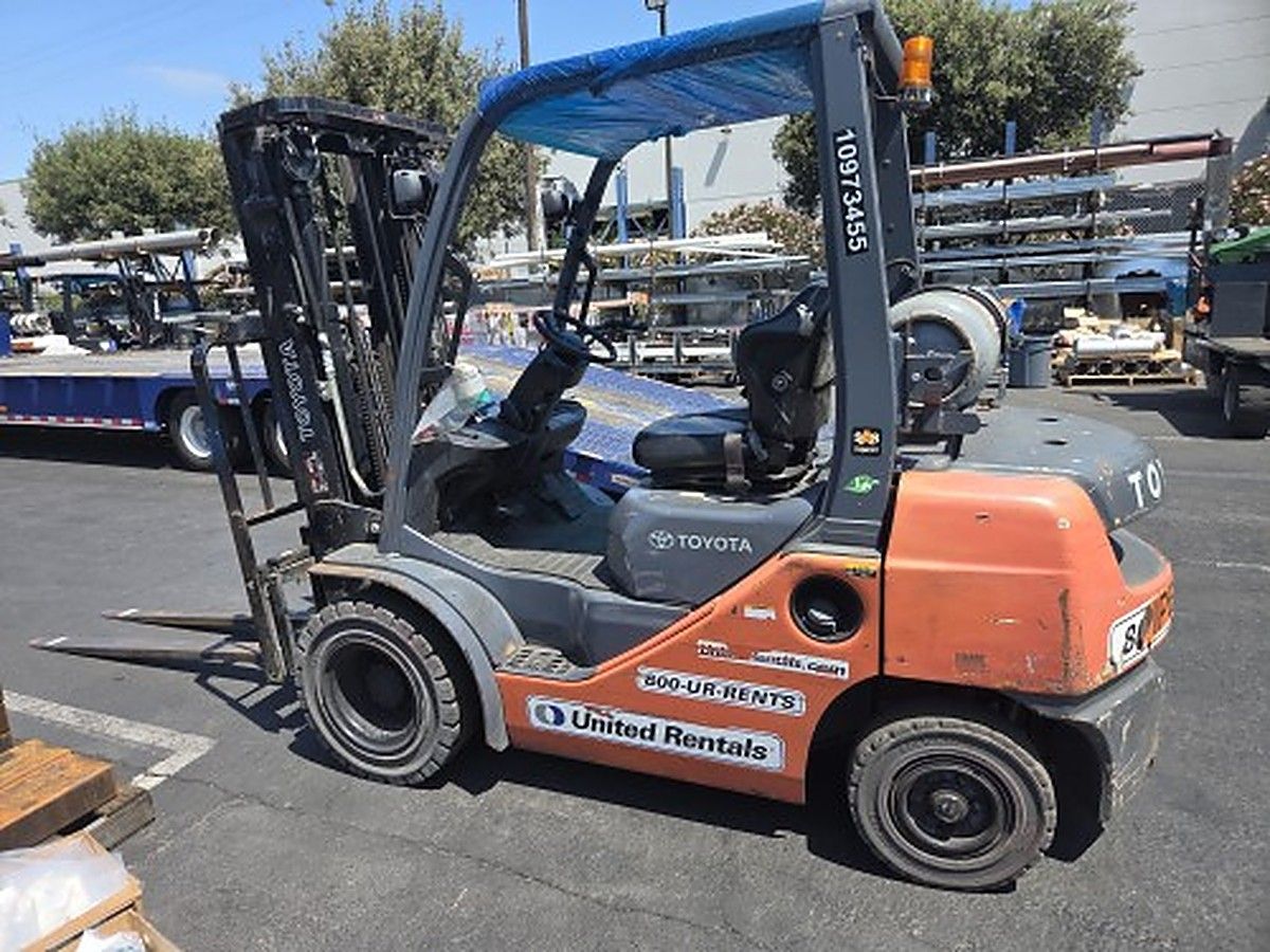 TOYOTA 8FGU25 photo 8