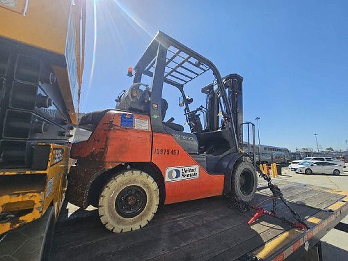 TOYOTA 8FGU25 photo 4