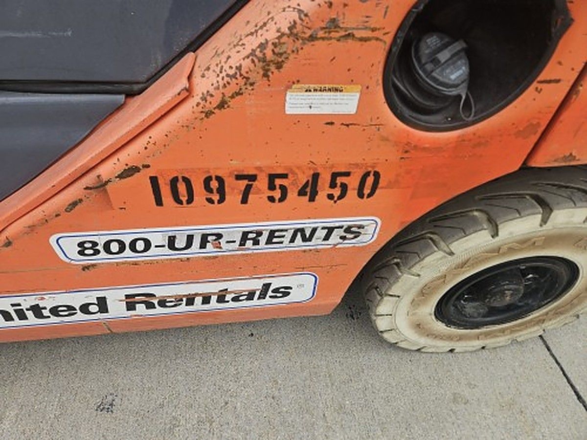 TOYOTA 8FGU25 photo 10