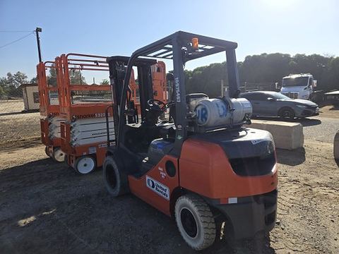 2019 TOYOTA 8FGU25 Forklift Whse 5000# Gas/Lp