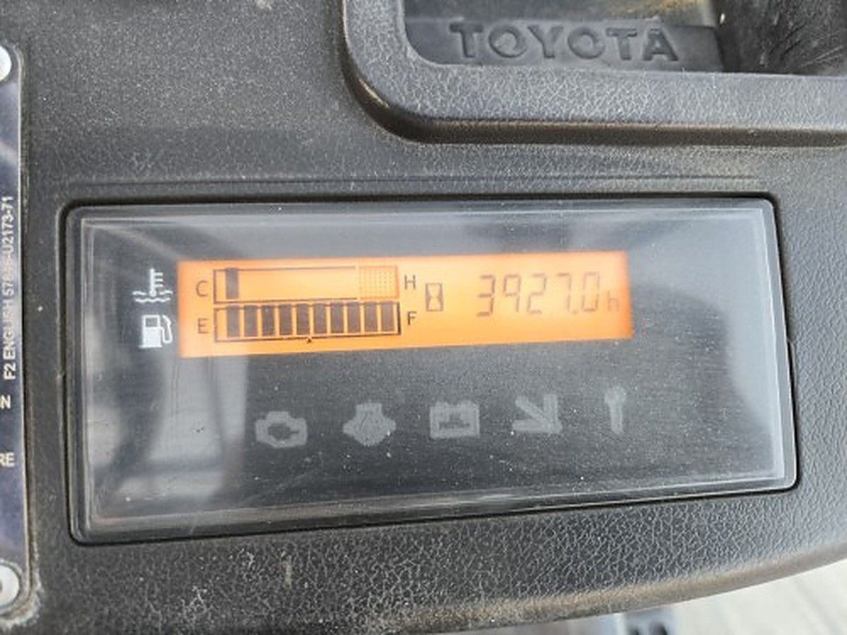 TOYOTA 8FGU25 photo 10