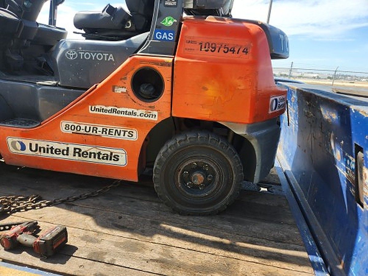 TOYOTA 8FGU25 photo 3