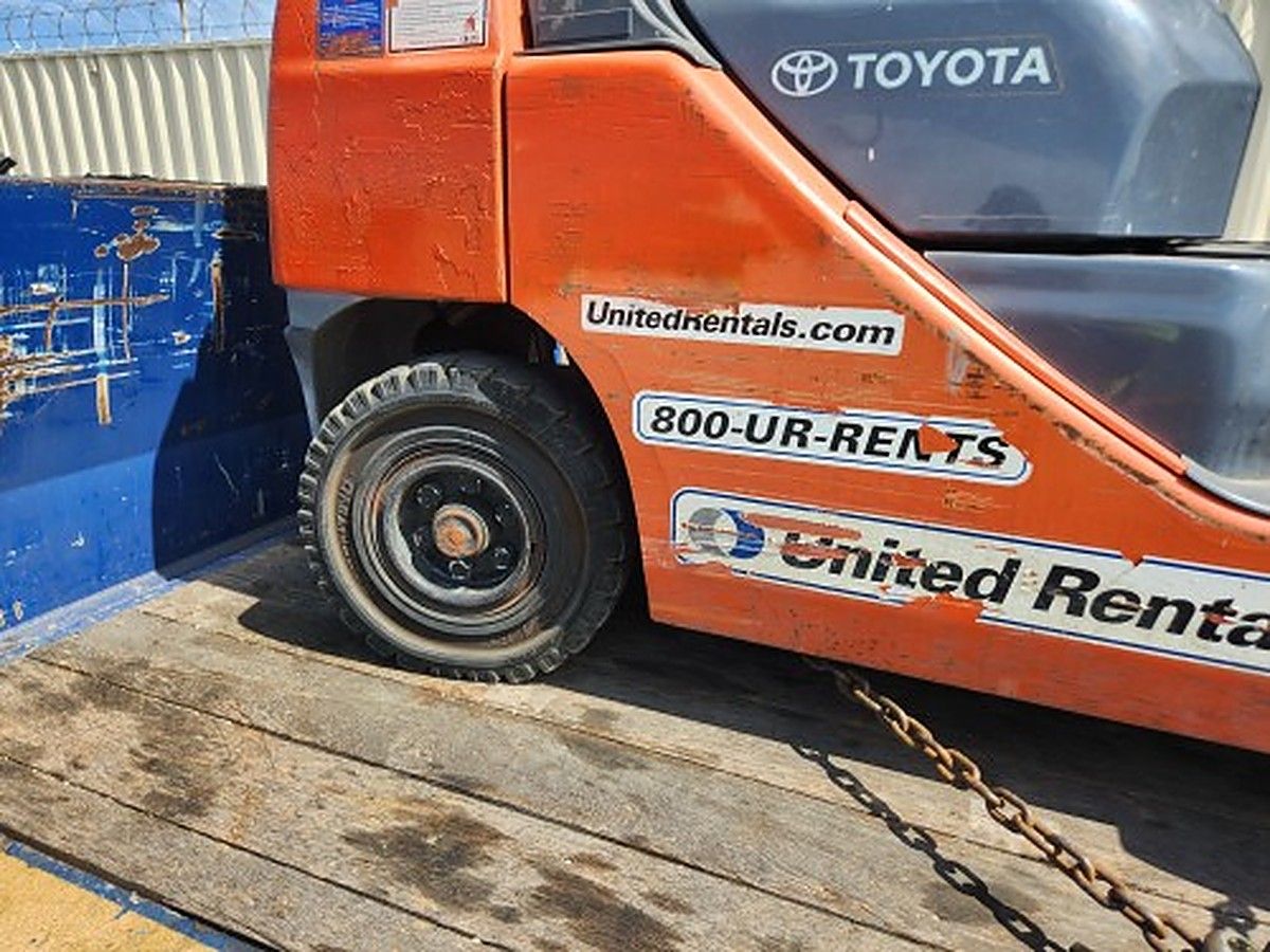 TOYOTA 8FGU25 photo 5