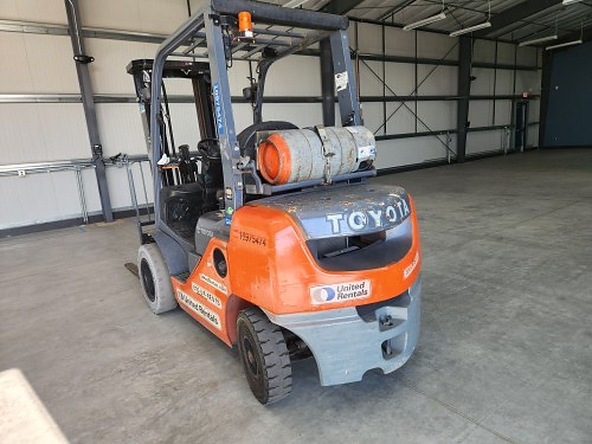 TOYOTA 8FGU25 photo 9