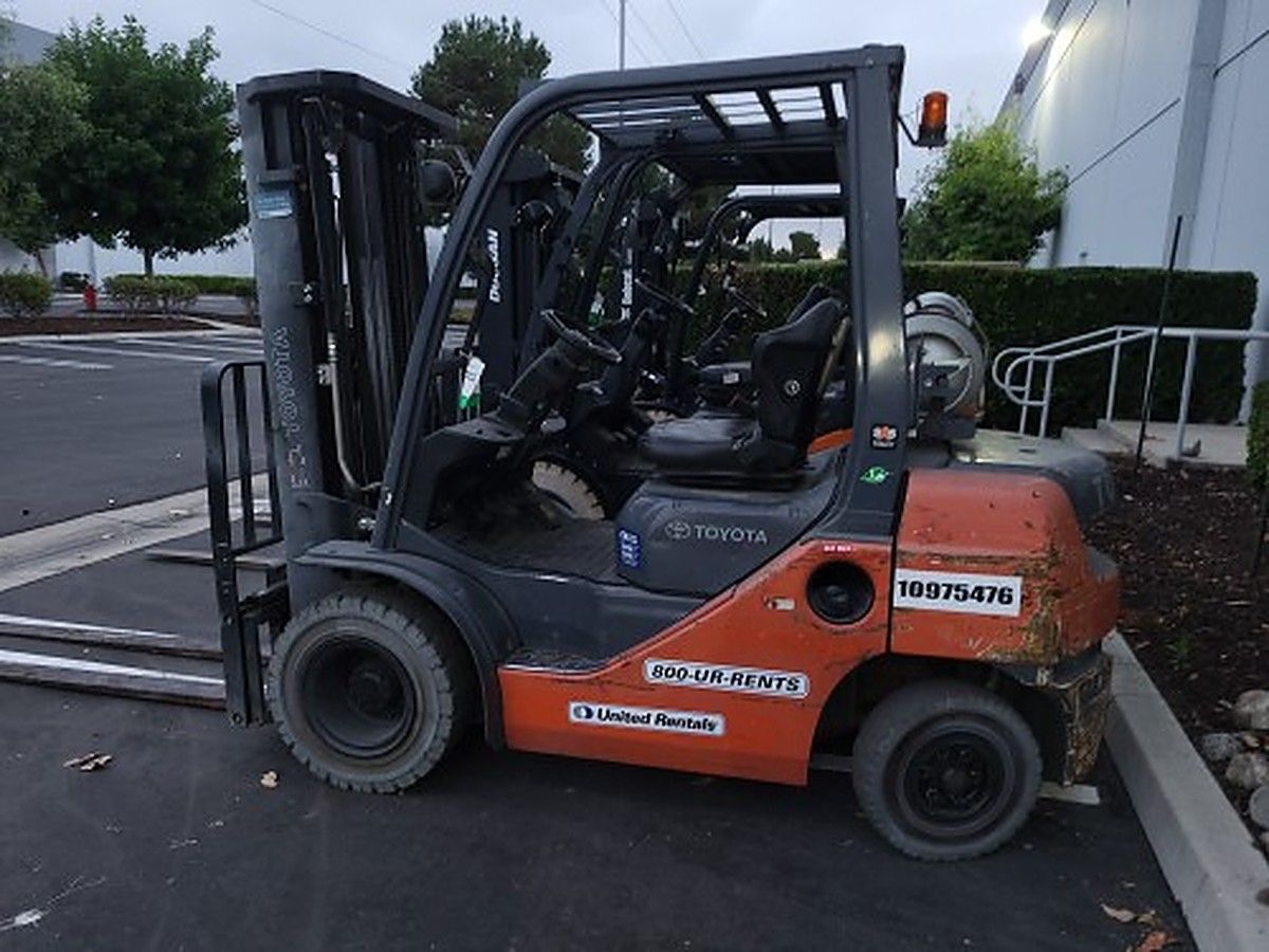 TOYOTA 8FGU25 photo 4