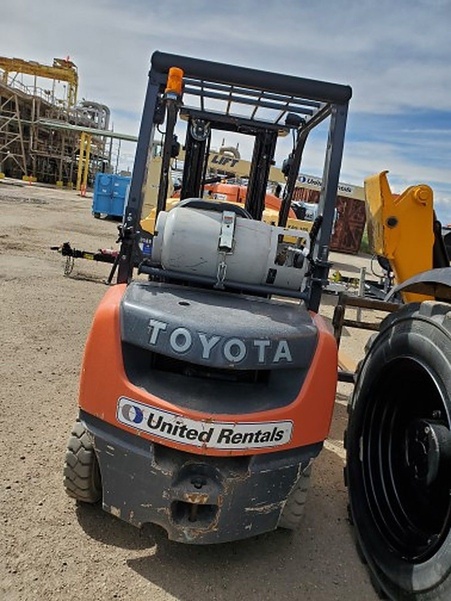 TOYOTA 8FGU25 photo 4