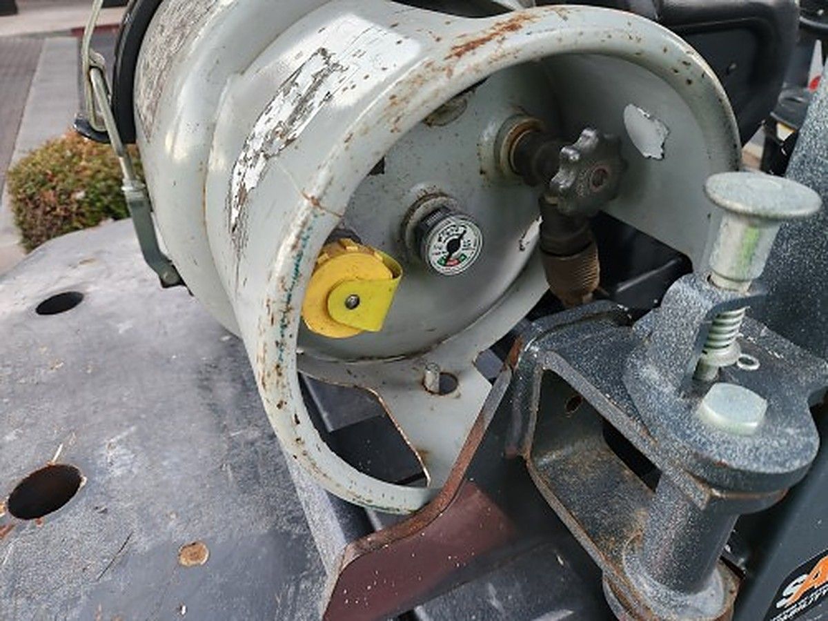 TOYOTA 8FGU25 photo 4