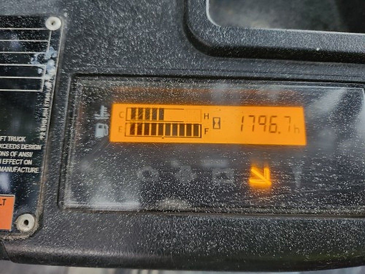 TOYOTA 8FGU25 photo 10