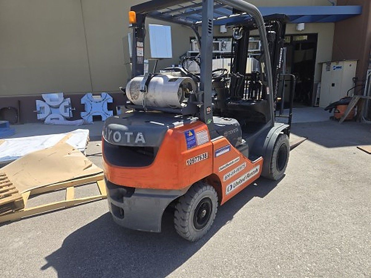 TOYOTA 8FGU25 photo 4