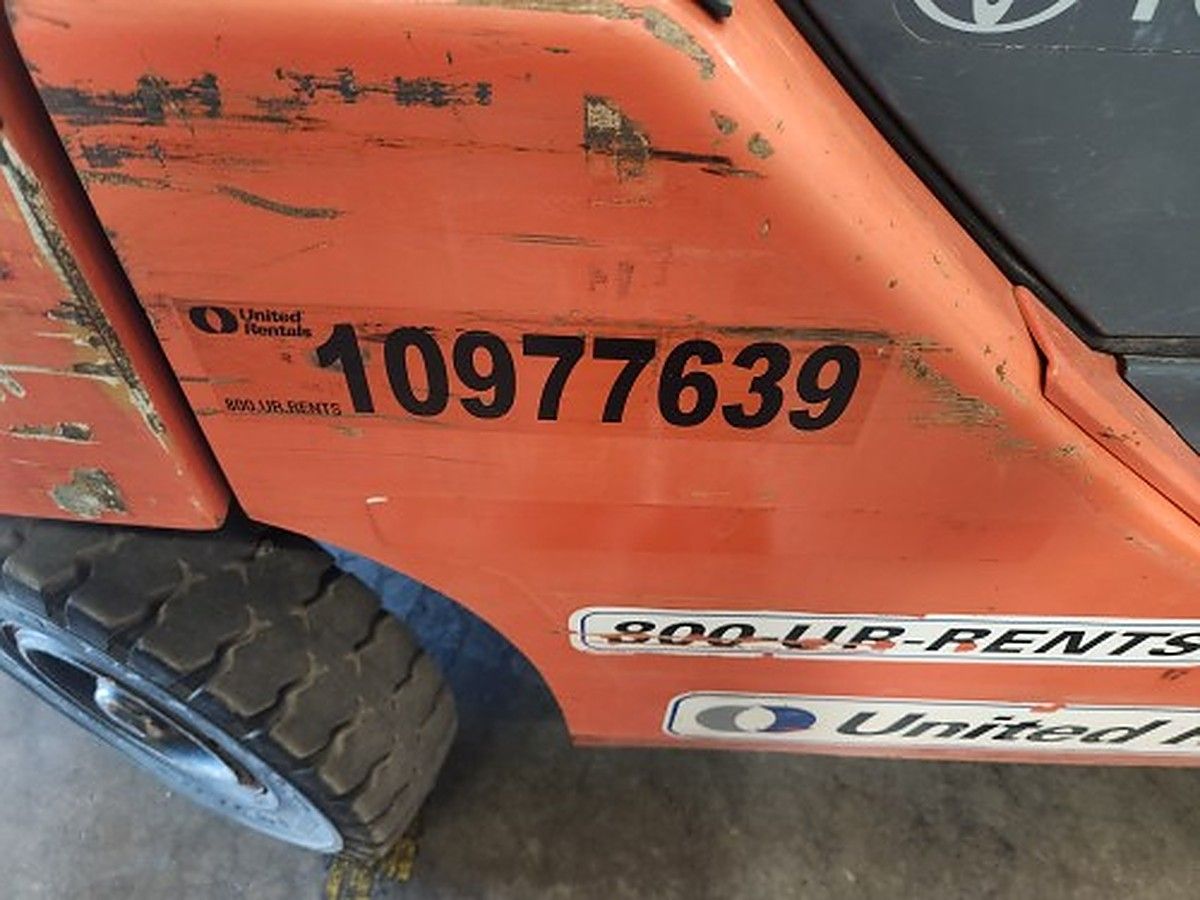 TOYOTA 8FGU25 photo 6