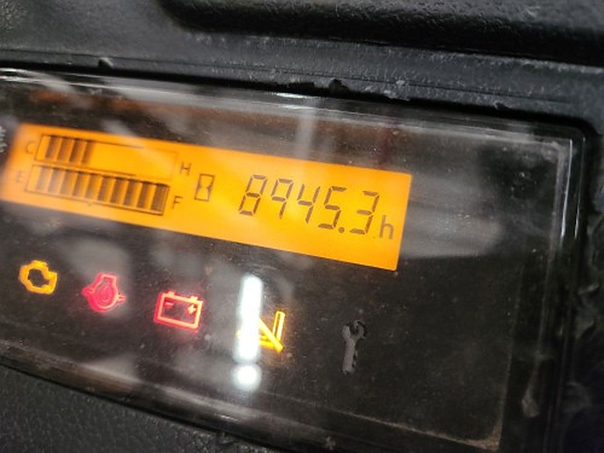 TOYOTA 8FGU25 photo 7