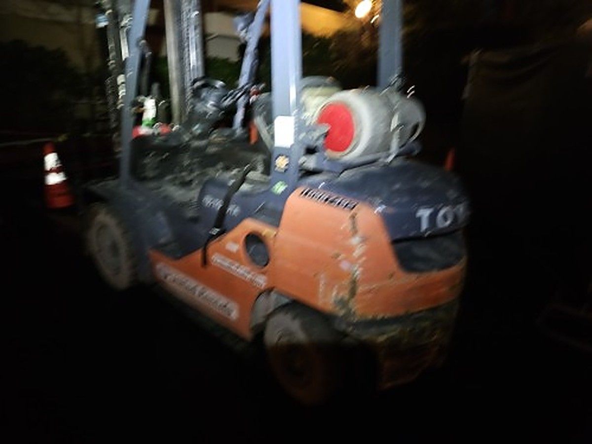 TOYOTA 8FGU25 photo 8
