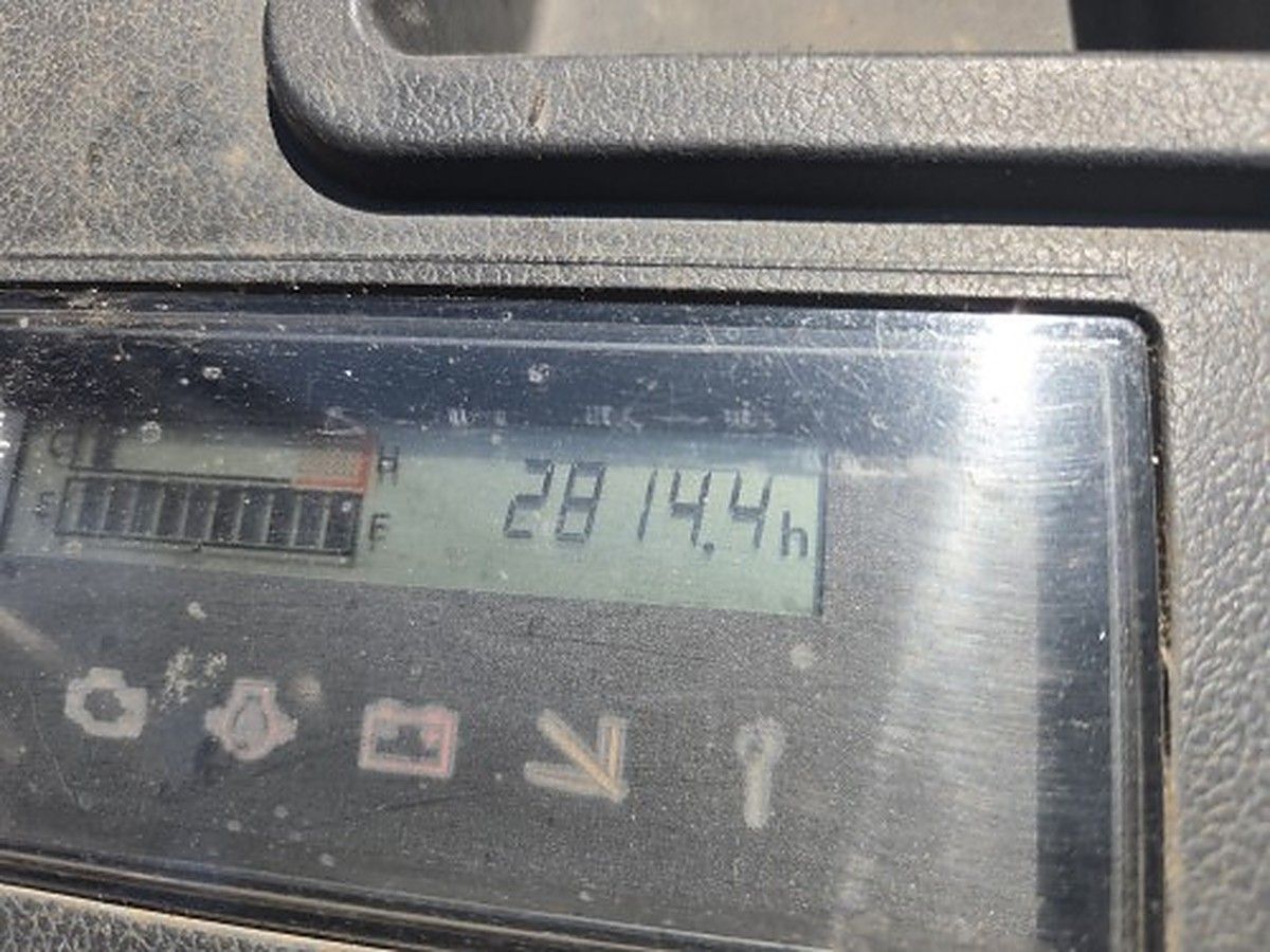 TOYOTA 8FGU25 photo 2