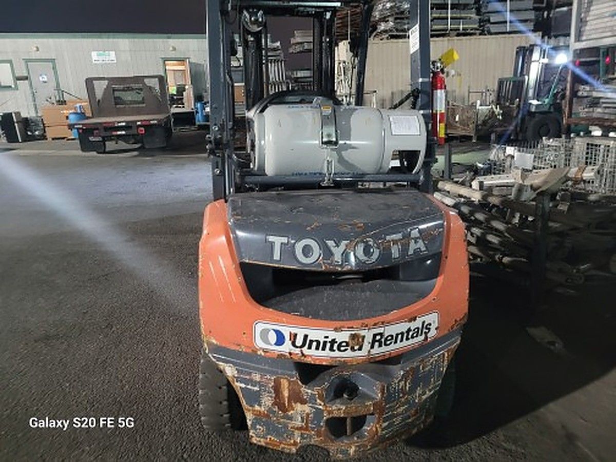 TOYOTA 8FGU25 photo 12