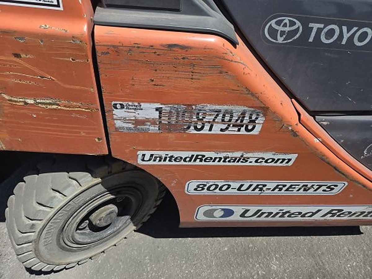 TOYOTA 8FGU25 photo 14