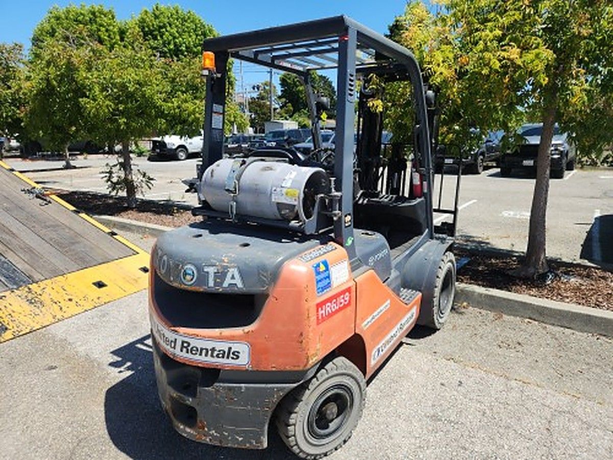 TOYOTA 8FGU25 photo 3