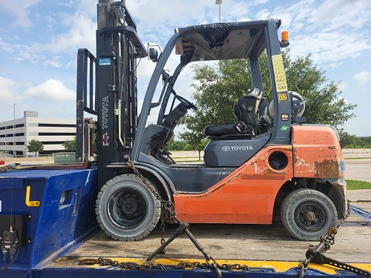 TOYOTA 8FGU25 photo 2