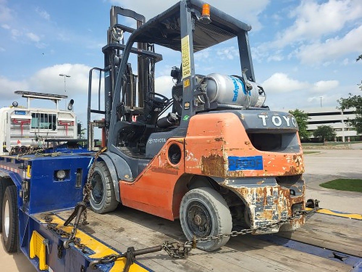 TOYOTA 8FGU25 photo 3