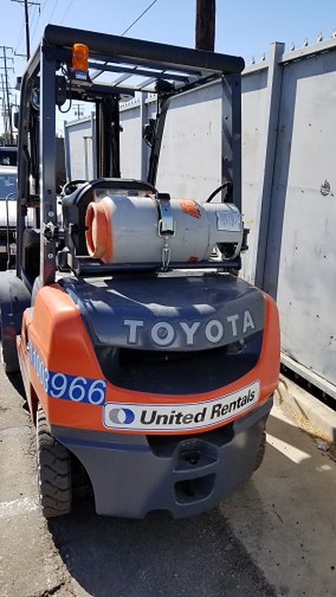 TOYOTA 8FGU25 photo 3