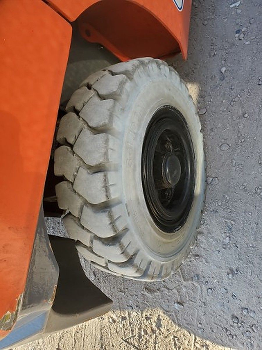 TOYOTA 8FGU25 photo 11