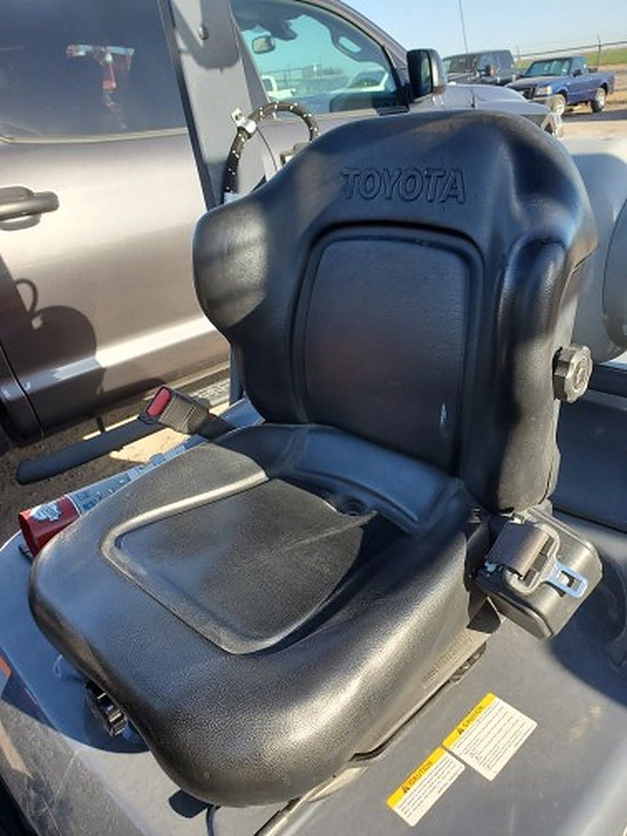 TOYOTA 8FGU25 photo 3