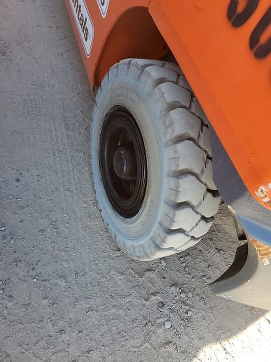 TOYOTA 8FGU25 photo 8